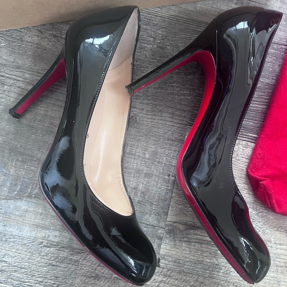 Christian Louboutin Simple Round Toe Pump Black Patent Leather - Picture 3 of 11